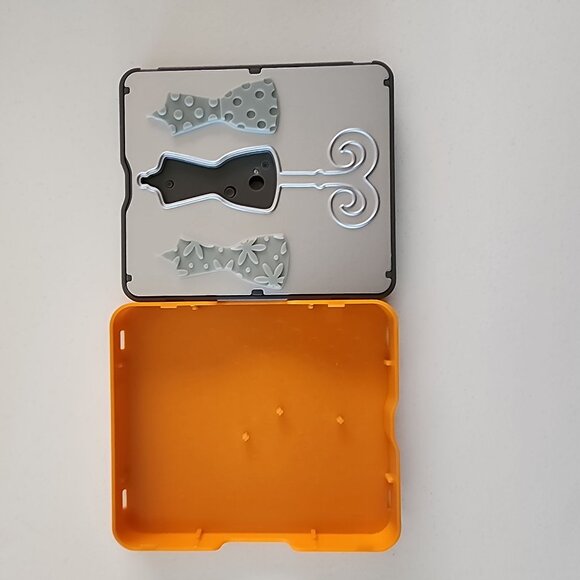 Fiskars Fuse Creativity System Design Set #0196 Dress Form Die & Letter Press - Picture 5 of 6